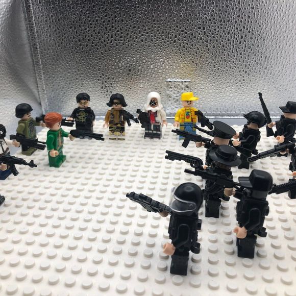 Minifigures LOT SWAT vs Terrorists 16 Minifgures and accessories LEGO compatible - Picture 4 of 10